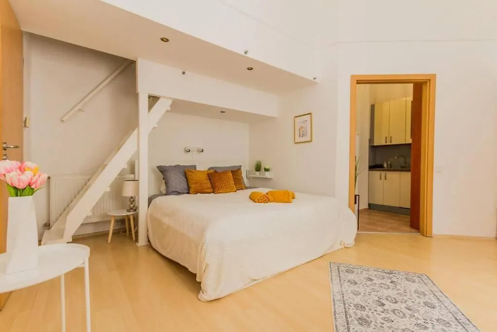 Trendy 2 Room Flat, Next To Corvin Mall Free Huge Garage! Ac,Dishwasher,Washmachine, Smart Tv Budapest 0*,