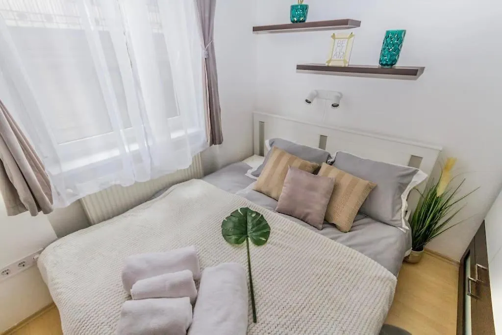 Trendy 2 Room Flat, Next To Corvin Mall Free Huge Garage! Ac,Dishwasher,Washmachine, Smart Tv Budapest Apartment
