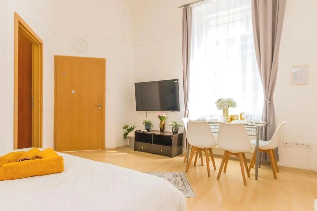 Apartment Trendy 2 Room Flat, Next To Corvin Mall Free Huge Garage! Ac,Dishwasher,Washmachine, Smart Tv Budapest