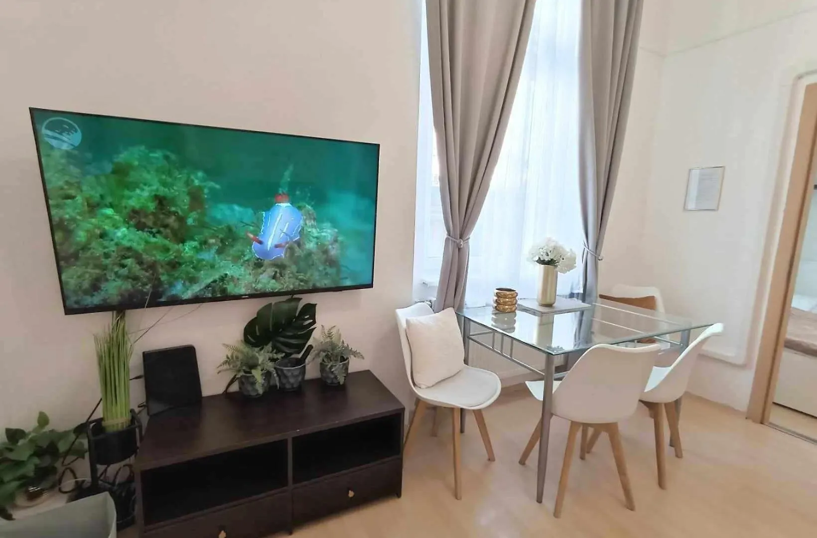 Apartment Trendy 2 Room Flat, Next To Corvin Mall Free Huge Garage! Ac,Dishwasher,Washmachine, Smart Tv Budapest Hungary